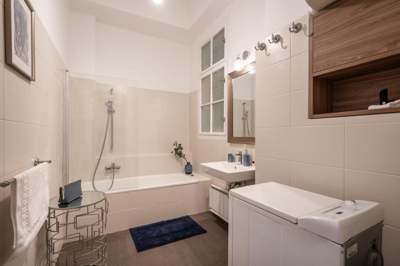 Stollar Apartment, Danube View *